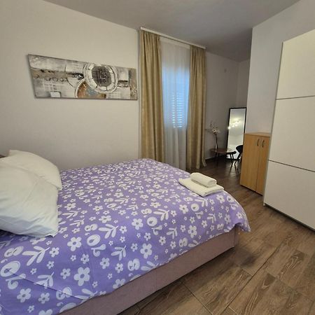 Apartman Smoljic 4+2 Primošten Eksteriør billede