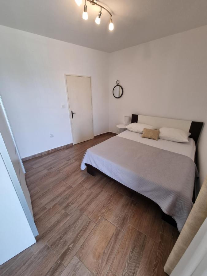 Apartman Smoljic 4+2 Primošten Eksteriør billede