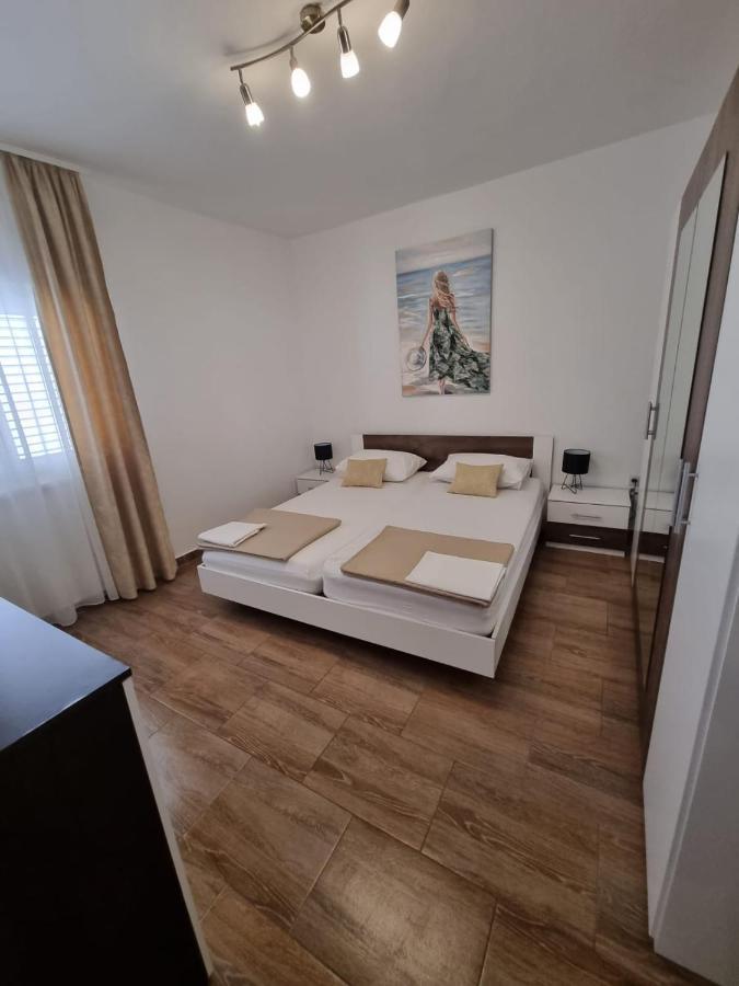 Apartman Smoljic 4+2 Primošten Eksteriør billede